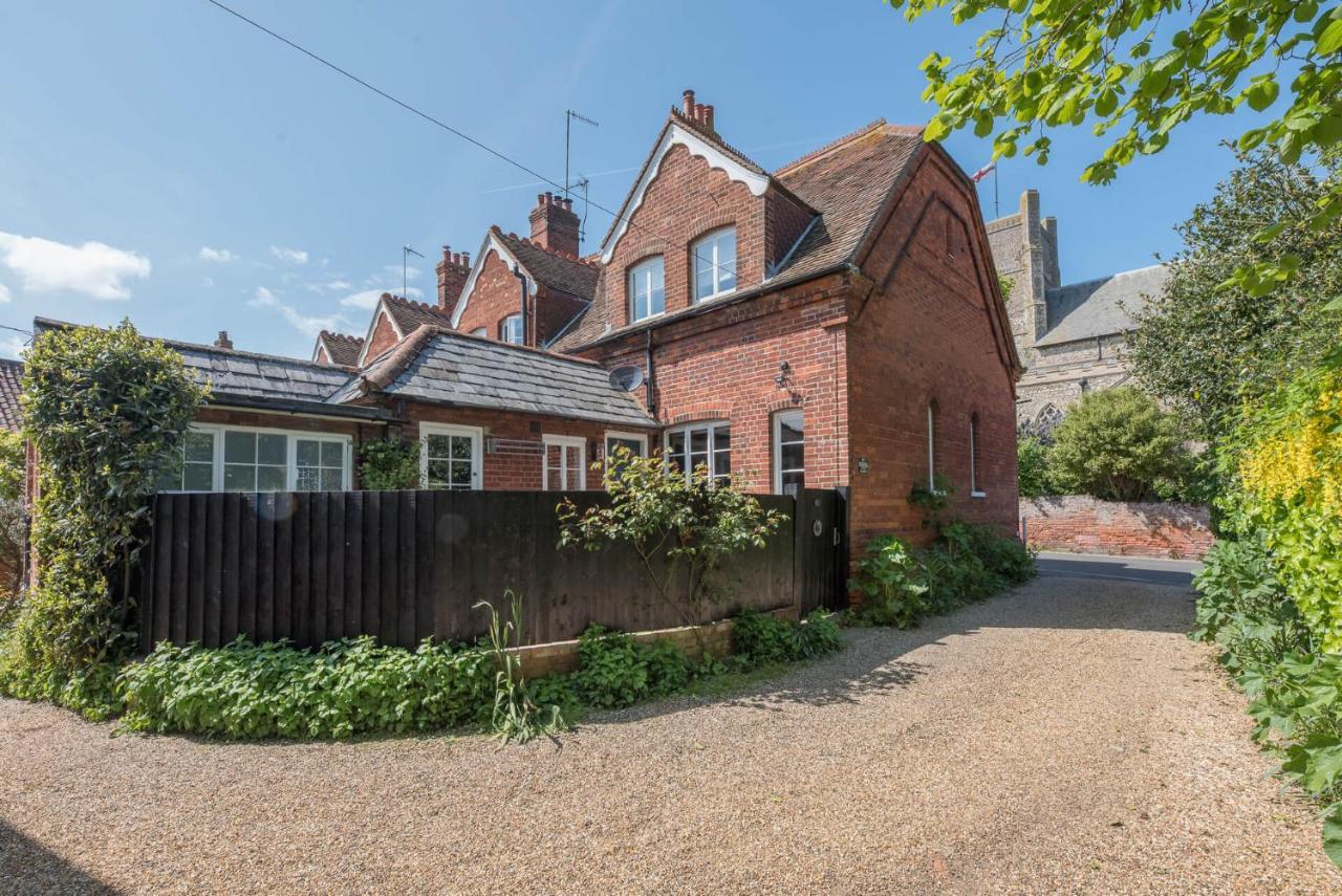 Margo's Cottage, Holiday home *